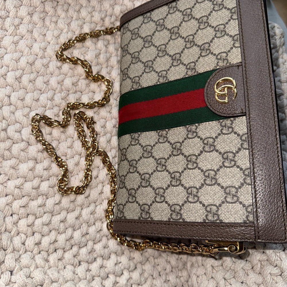 Authentic Gucci Beige GG Monogram Crossbody with Green and Red Web Stripe - Picture 9 of 10